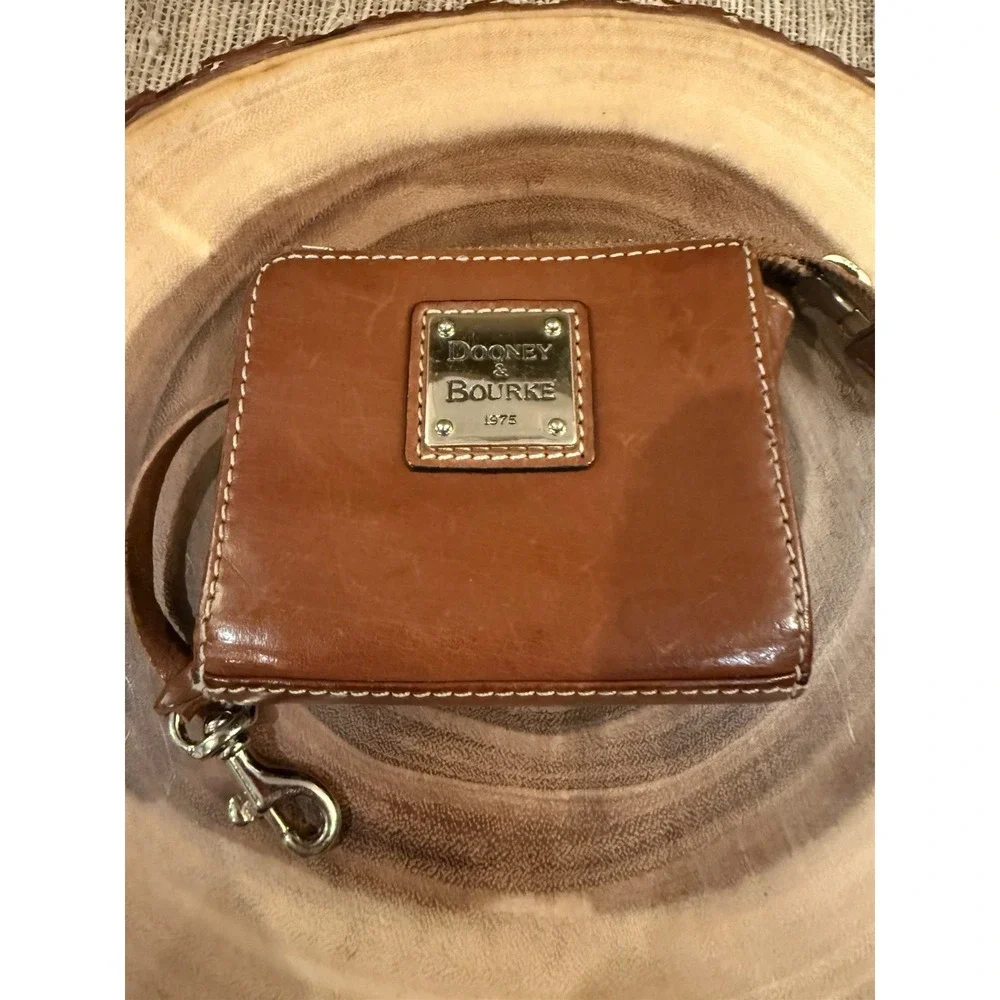 Vintage dooney and bourke British Tan Leather Wrist Wallet ID Key ring Very Rare